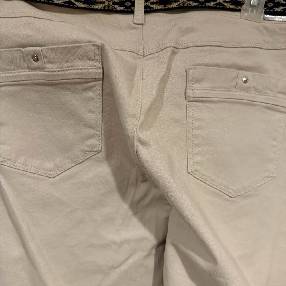 NWT Women’s Size 16 Gloria Vanderbilt Natural Sand Patty Belted Capri - Picture 6 of 6